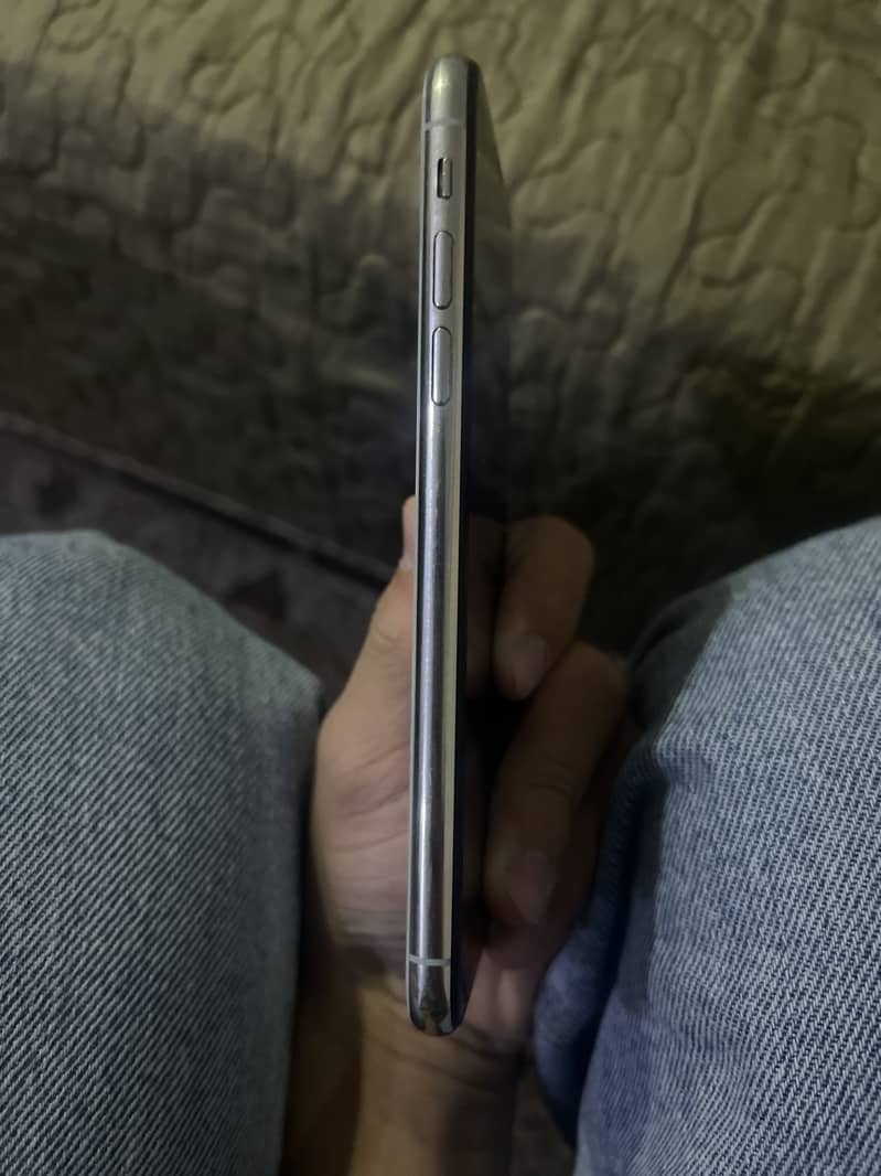Apple iPhone X 3