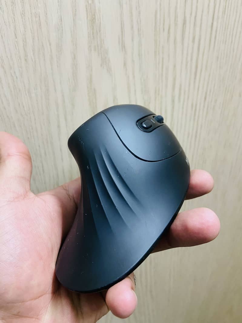 Wireless Optical Vertical Mouse 1