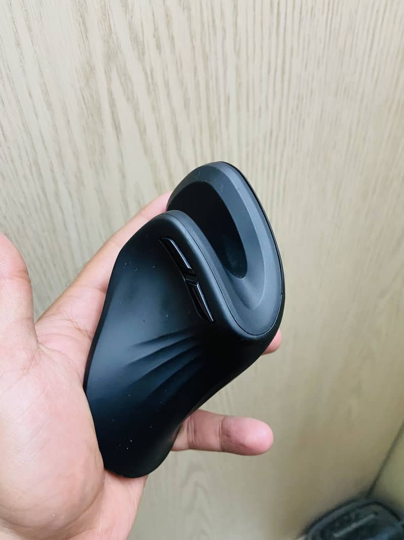 Wireless Optical Vertical Mouse 2