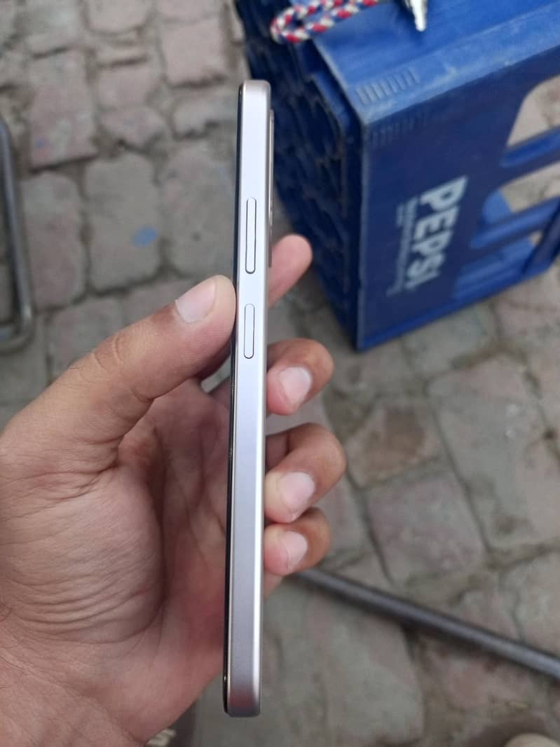 OPPO A6 4