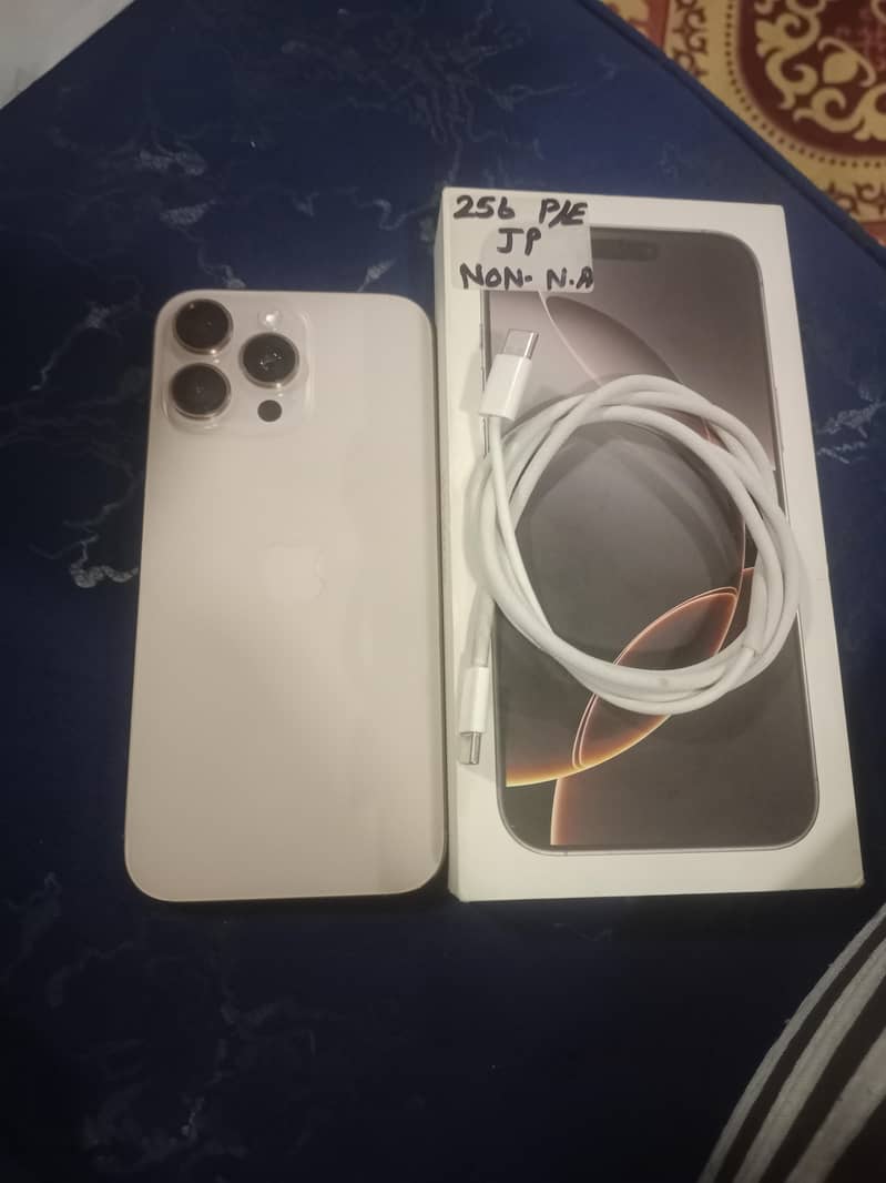 Apple iPhone 16 Pro Max 0