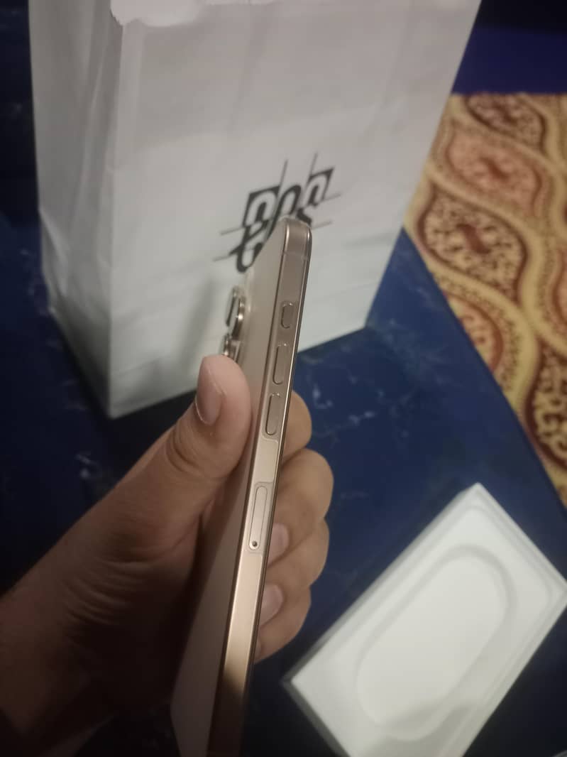 Apple iPhone 16 Pro Max 3