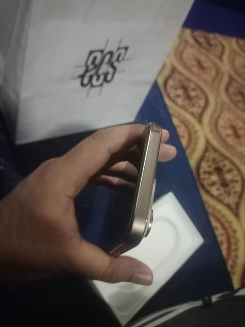 Apple iPhone 16 Pro Max 4