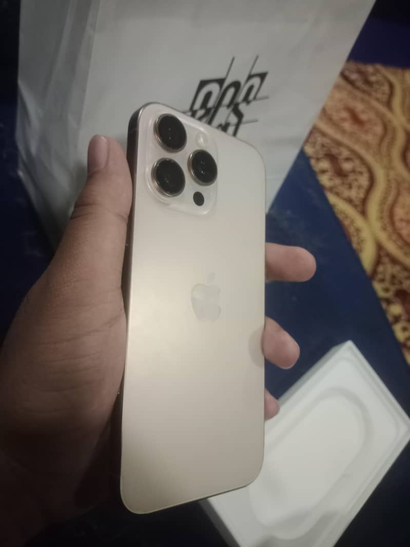 Apple iPhone 16 Pro Max 5