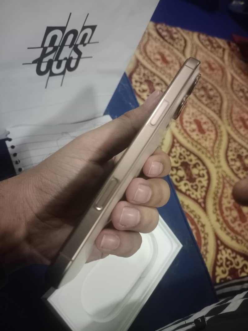 Apple iPhone 16 Pro Max 6