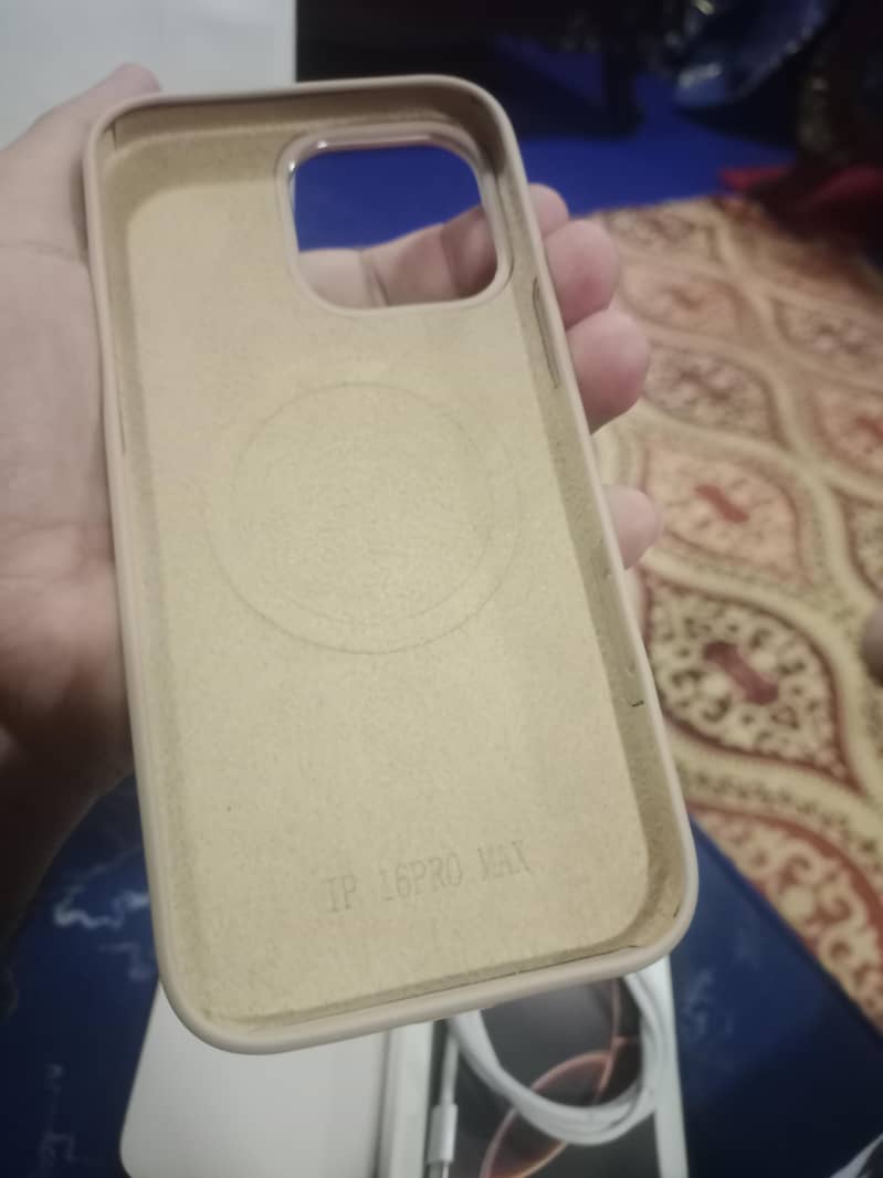Apple iPhone 16 Pro Max 8