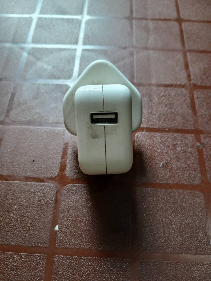 Apple Charger 0