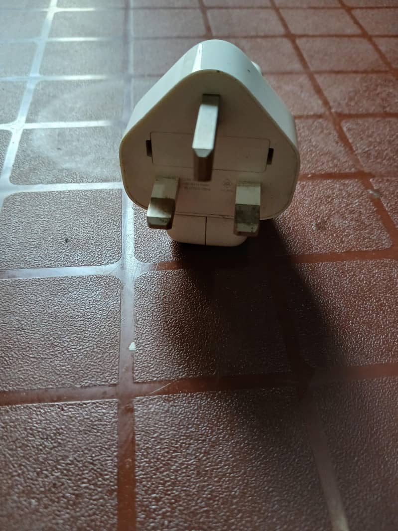 Apple Charger 1