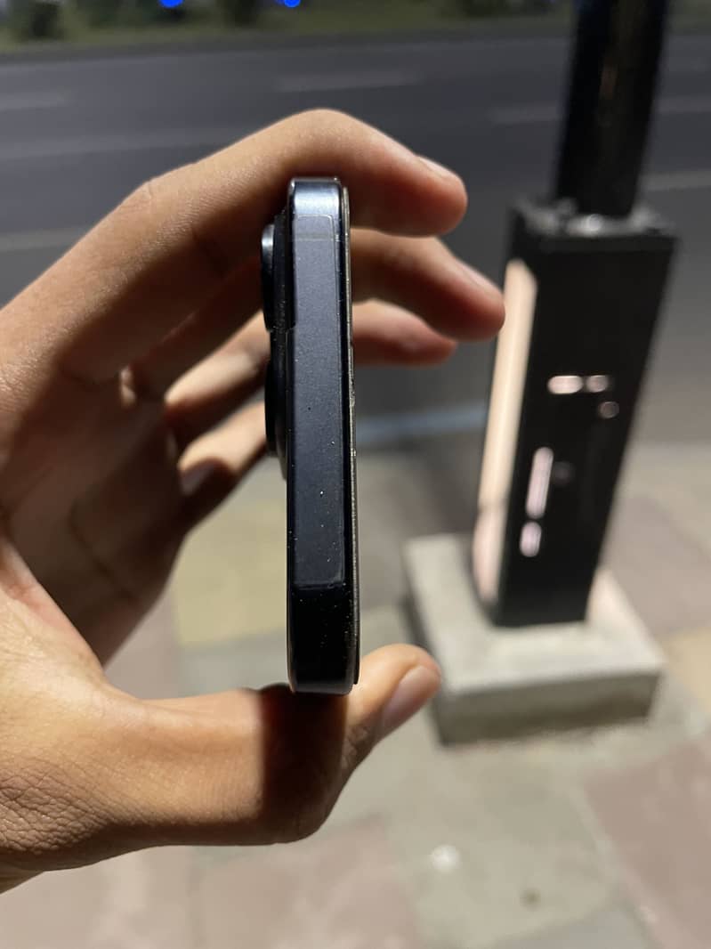 Apple iPhone 15 Pro Max 4