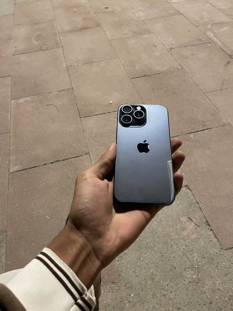 Apple iPhone 15 Pro Max 1