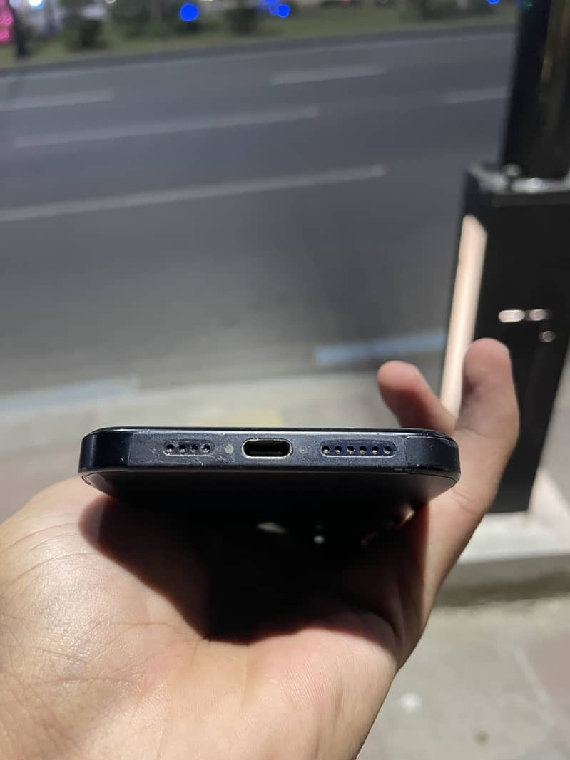 Apple iPhone 15 Pro Max 2