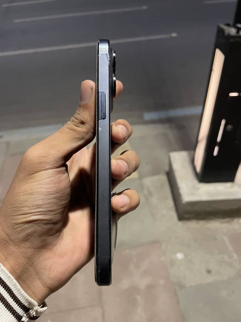 Apple iPhone 15 Pro Max 3