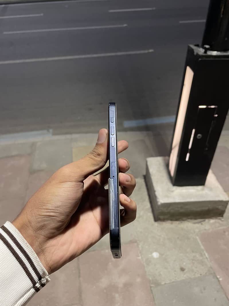 Apple iPhone 15 Pro Max 6