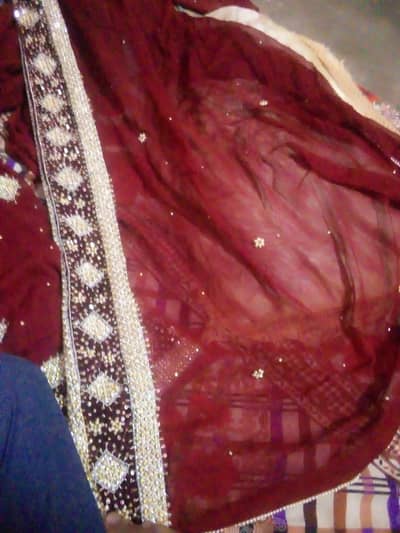 mahroon heavy bridal maxi. worn one. size medium  urgent sale shah