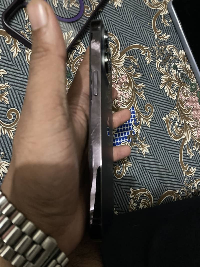 Apple iPhone 14 Pro Max 1