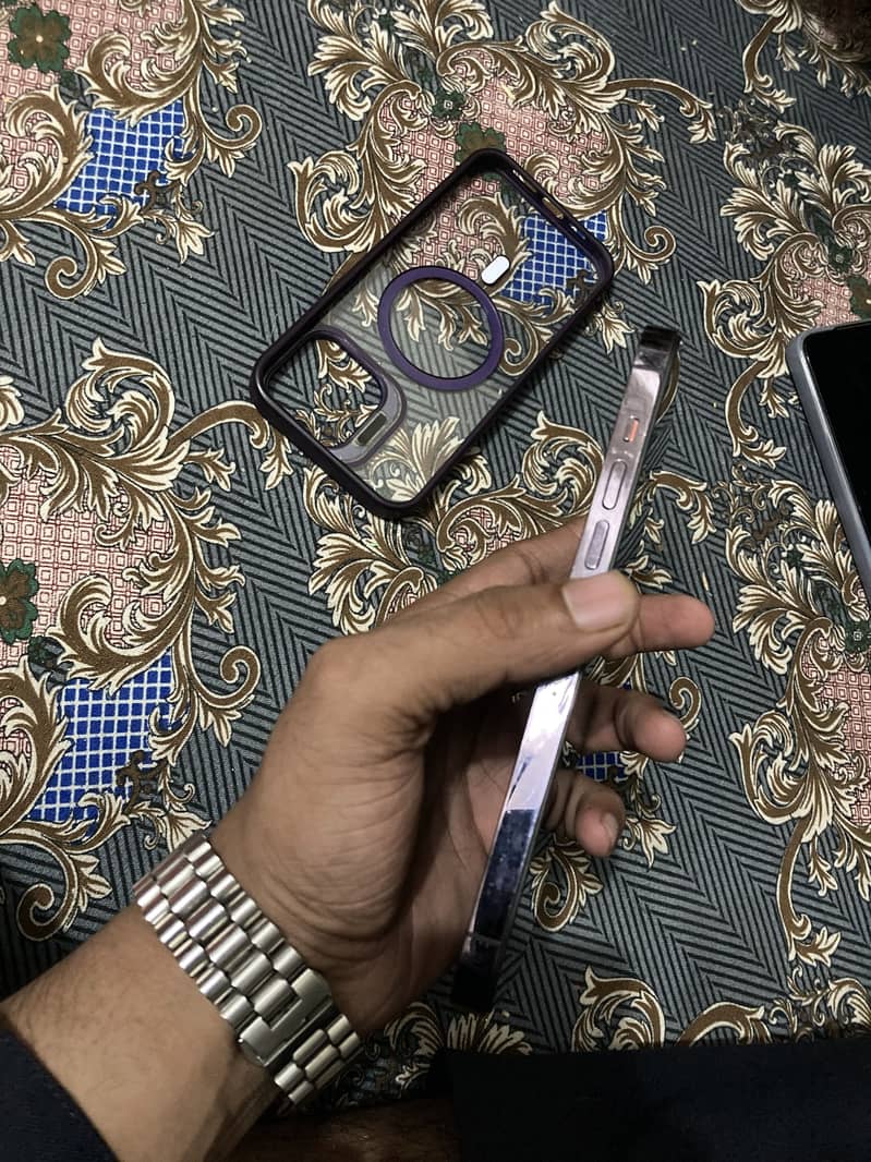 Apple iPhone 14 Pro Max 3