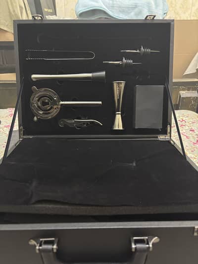 Cocktail shaker kit