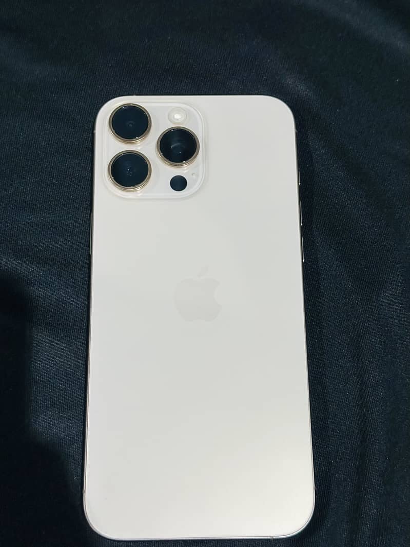 Apple iPhone 16 Pro Max 4
