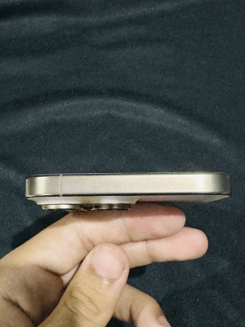 Apple iPhone 16 Pro Max 5