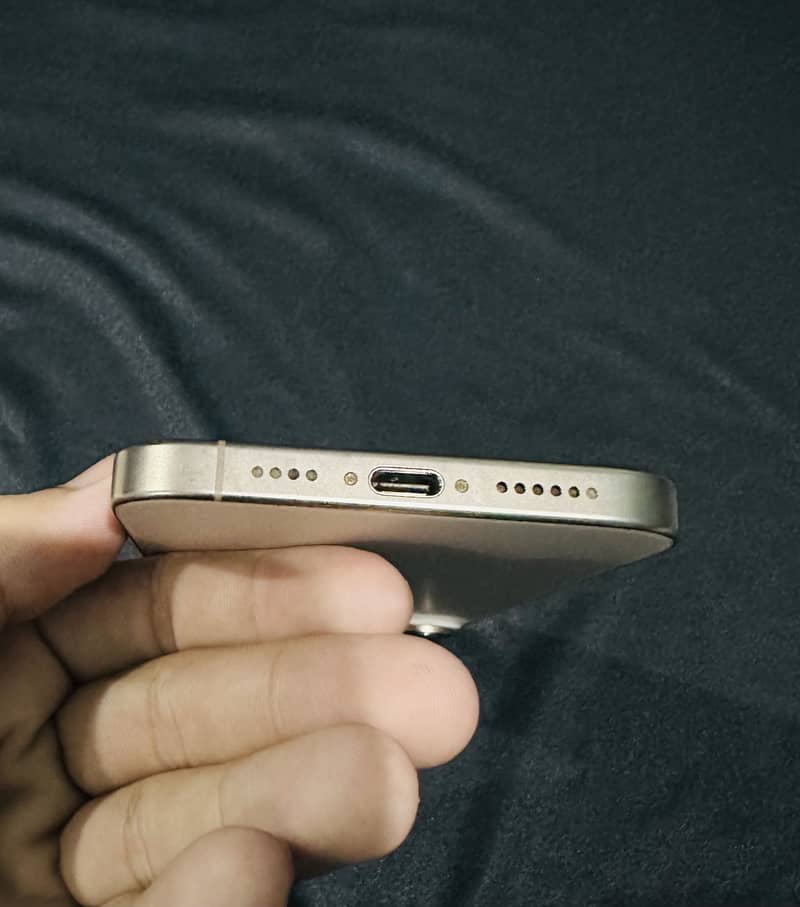 Apple iPhone 16 Pro Max 6