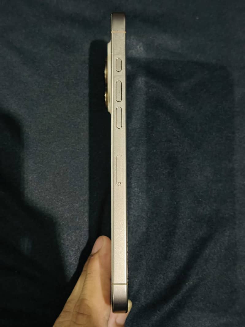 Apple iPhone 16 Pro Max 7