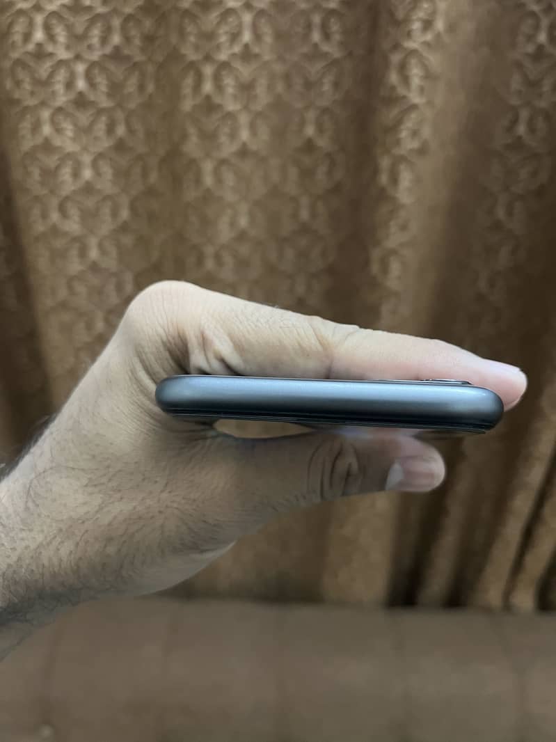 Apple iPhone 11 5