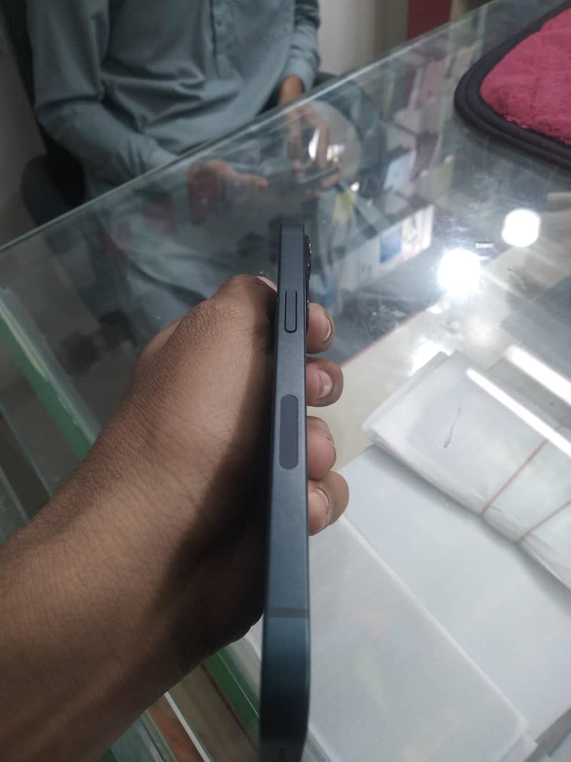 Apple iPhone 13 1