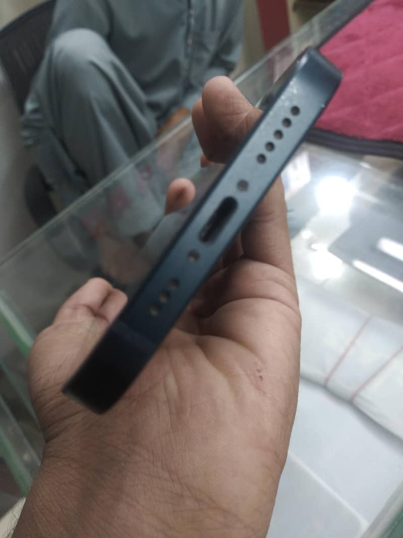 Apple iPhone 13 2
