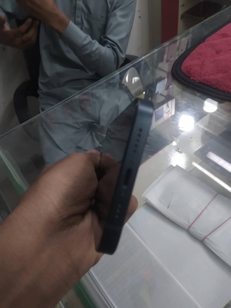 Apple iPhone 13 3