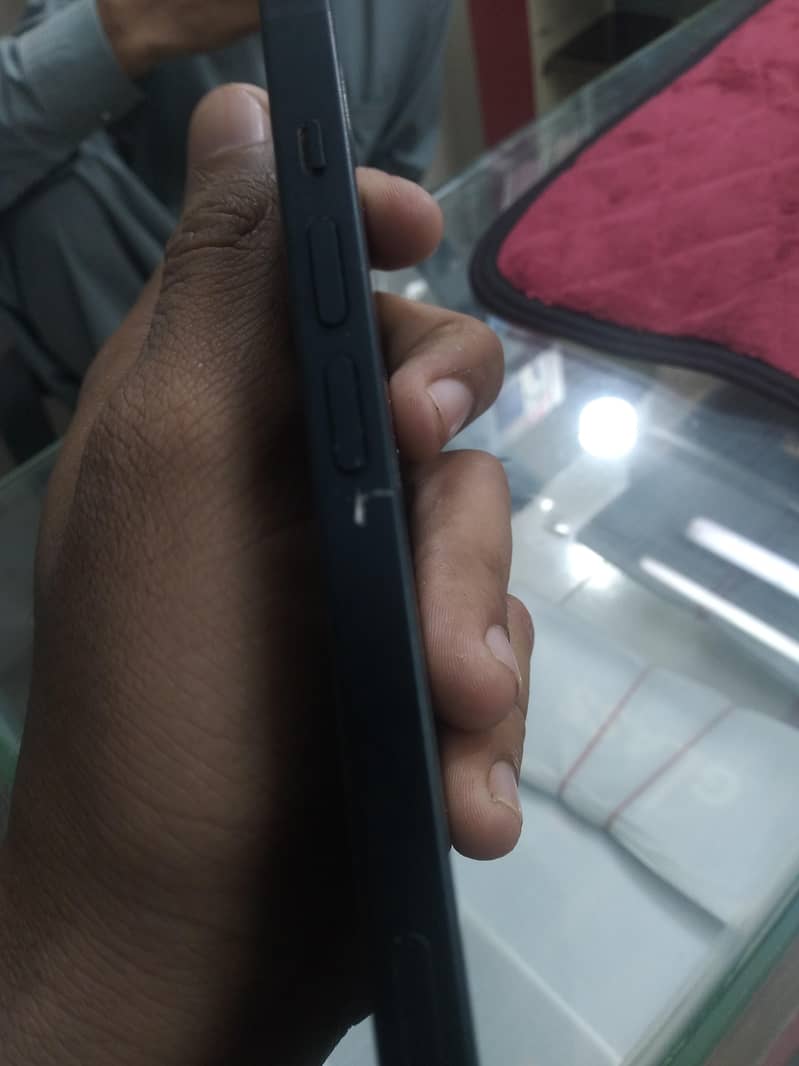 Apple iPhone 13 4