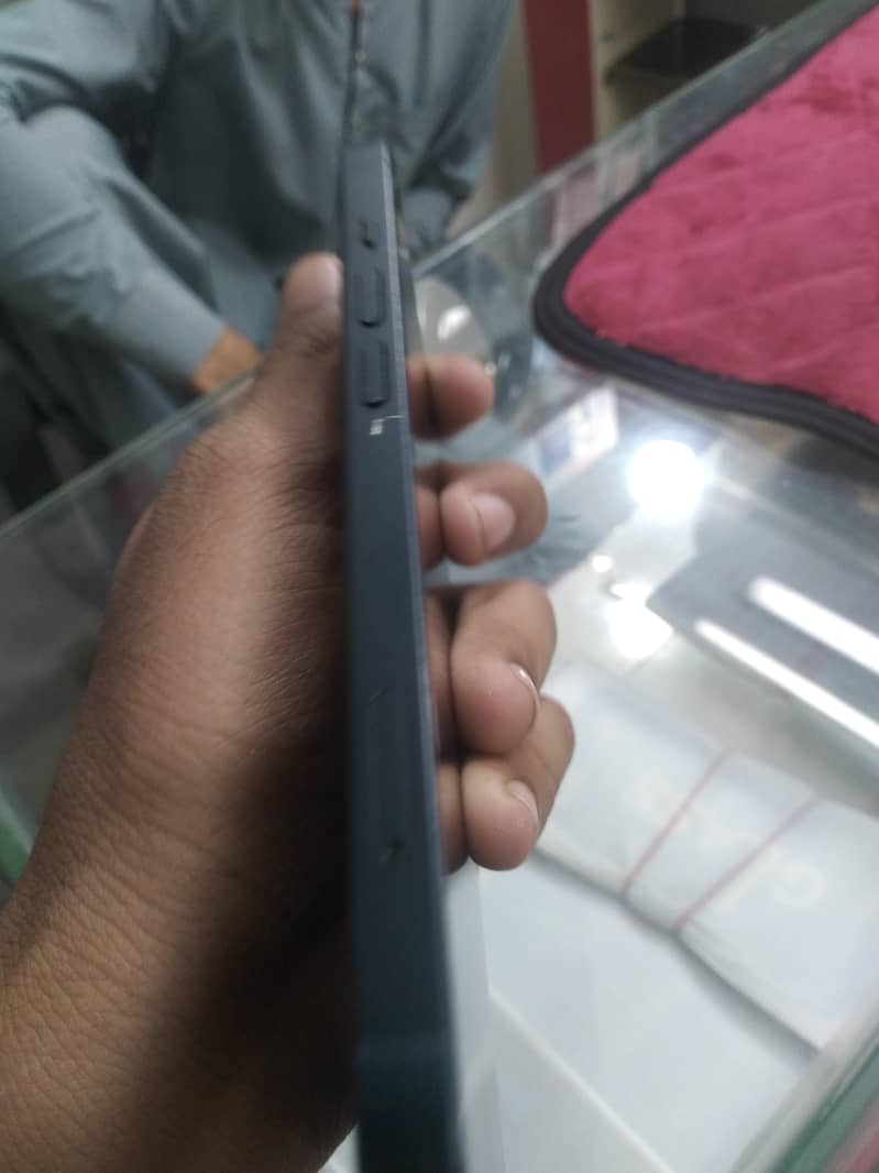 Apple iPhone 13 5