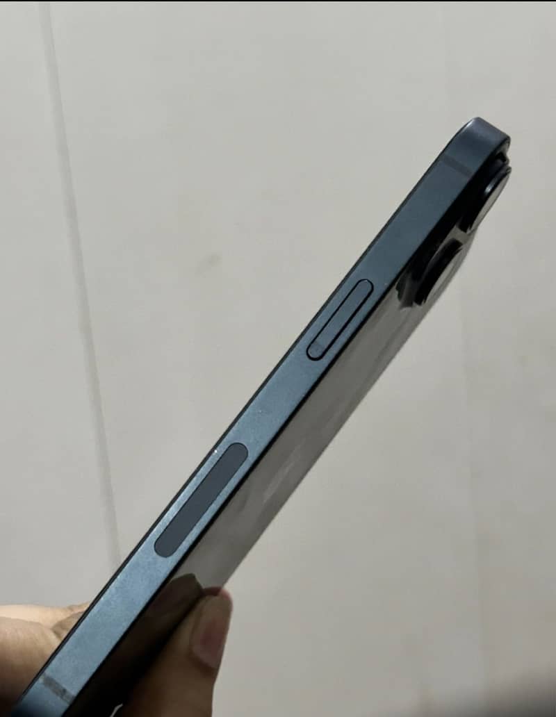 Apple iPhone 14 3