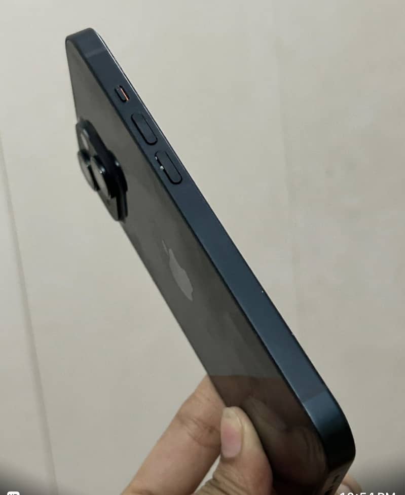 Apple iPhone 14 4