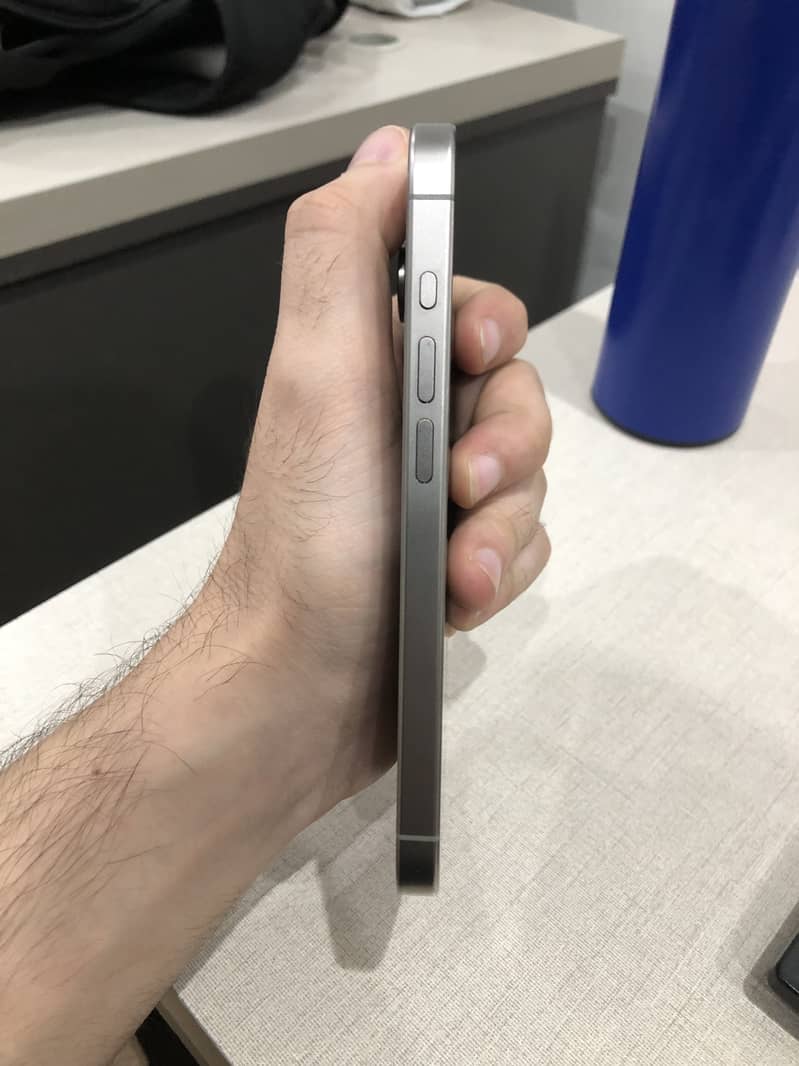 Apple iPhone 15 Pro JV 1