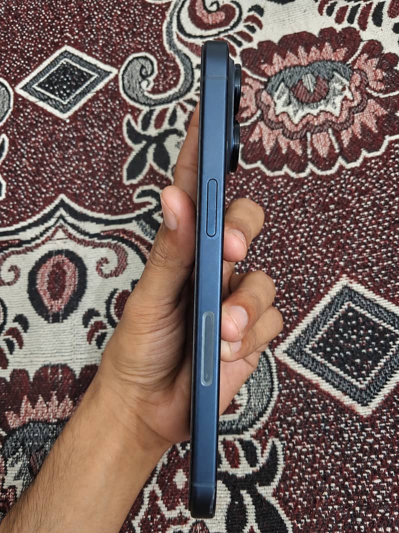 Apple iPhone 15 Pro Max 2