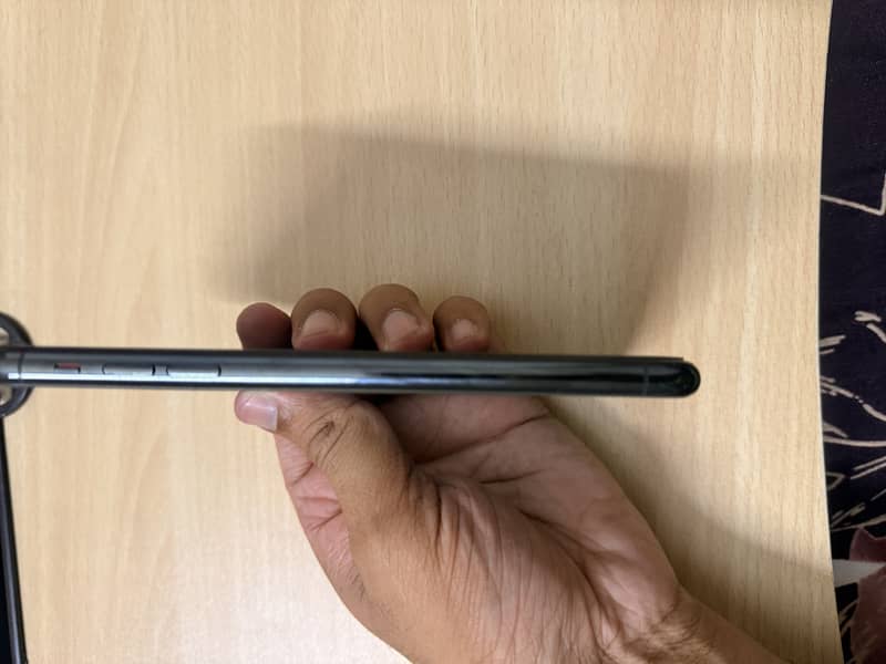 Apple iPhone 11 Pro Max 2