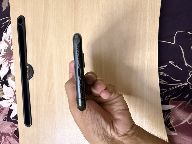 Apple iPhone 11 Pro Max 6