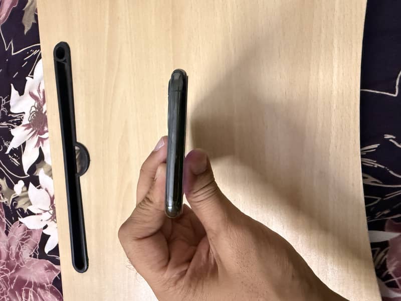 Apple iPhone 11 Pro Max 7