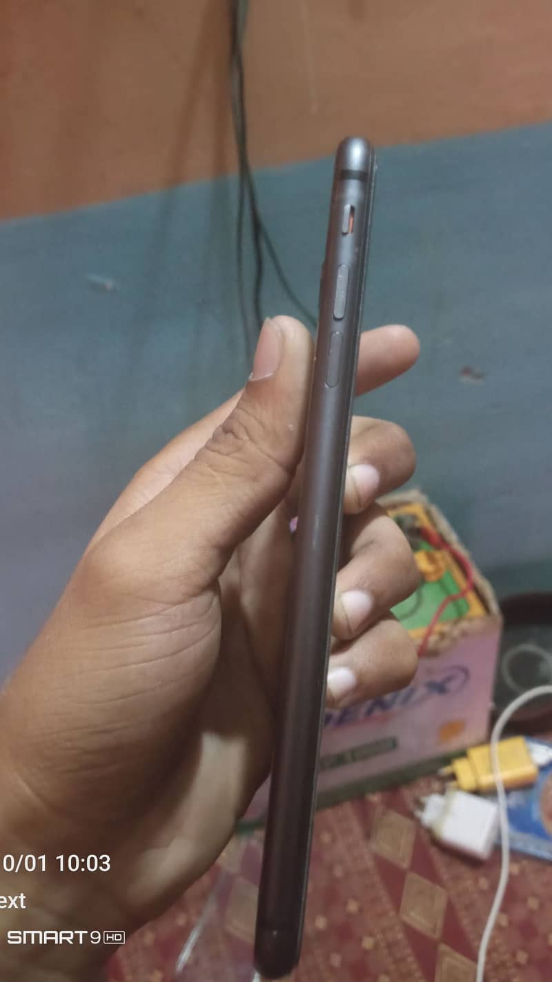 Apple iPhone 8 Plus 1