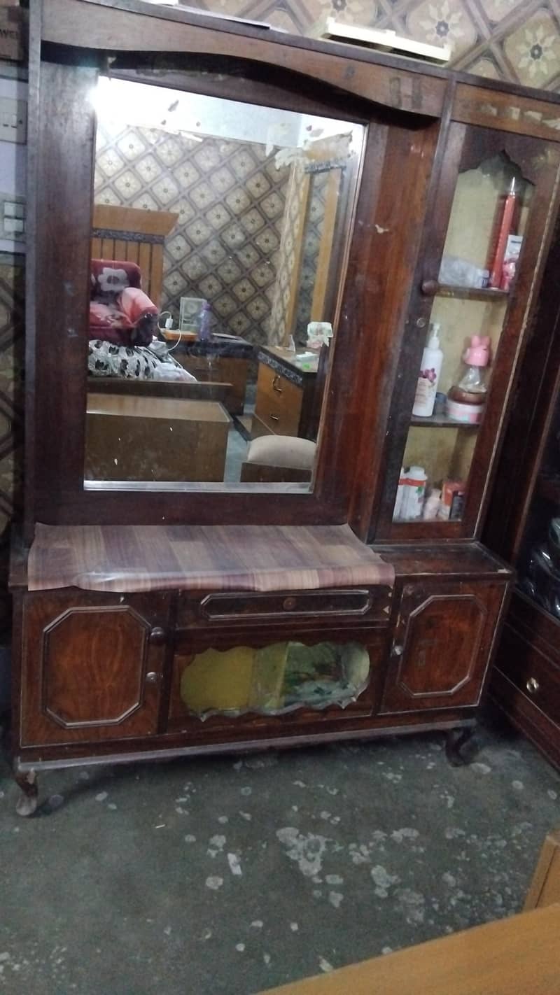 Dressing table 0