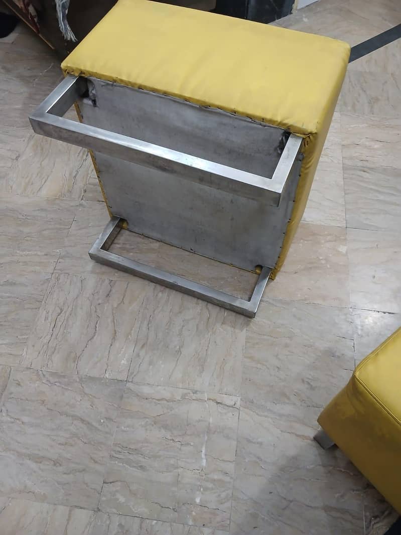 Cube-shaped metal-framed stool 3