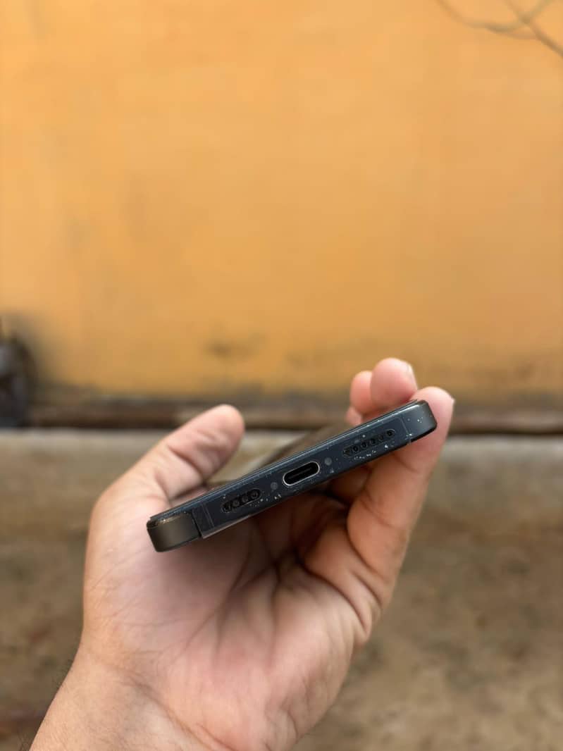 Apple iPhone 16 Pro Max 3