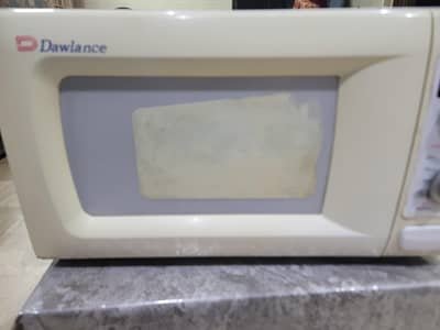 Dawlance 42L Microwave Oven – Fully Working – Rs. 18,000