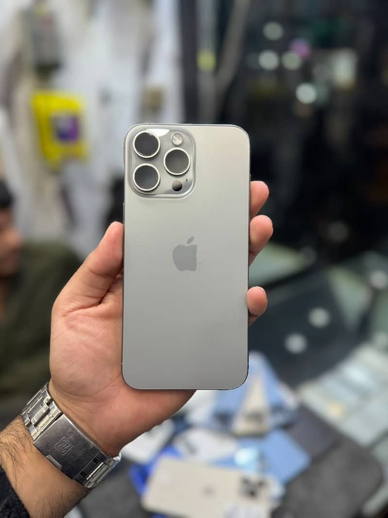 Apple iPhone 15 Pro Max 0