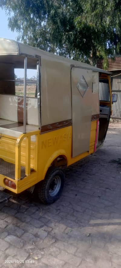 9 seater rikshaw good condition