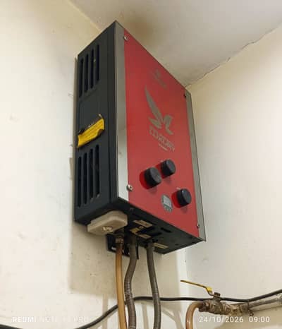 Nasgas 8L gyser (like Brand new)