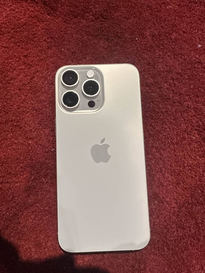 Apple iPhone 15 Pro Max 2