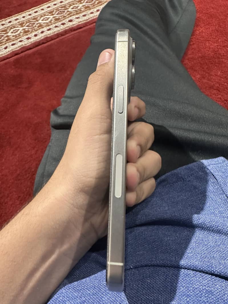 Apple iPhone 15 Pro Max 3