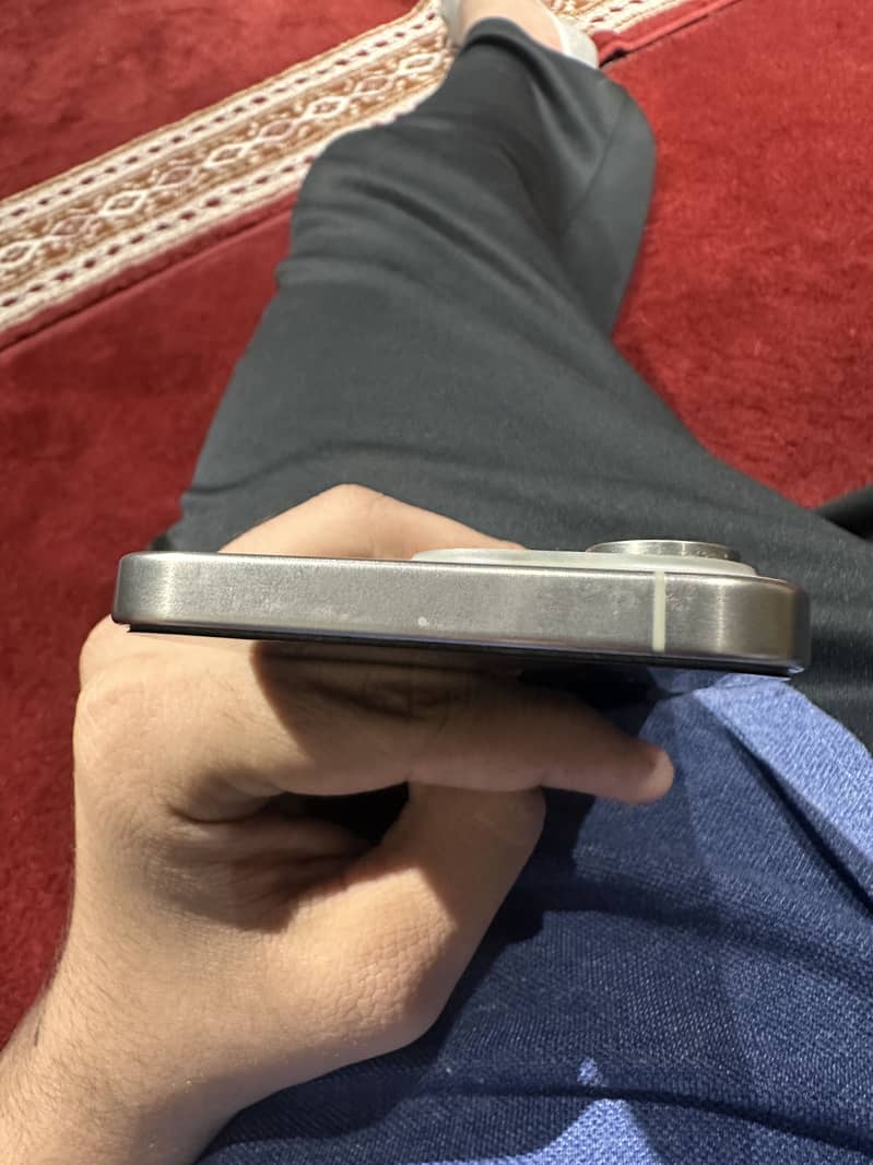 Apple iPhone 15 Pro Max 4