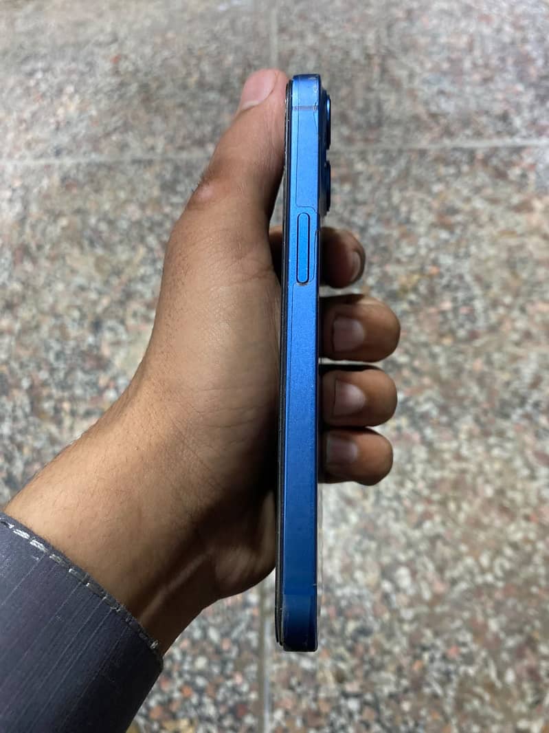 Apple iPhone 13 2